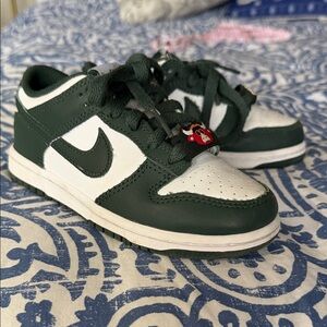 Nike Kids Sneakers in Forest Green and White